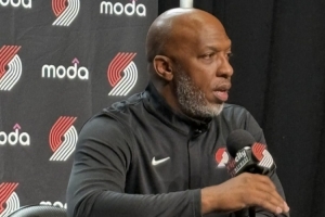 比卢普斯：不觉得杨瀚森今晚表现很糟 勇士不好打&他会慢慢适应的