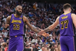 杨毅：东契奇来了詹姆斯就不是宝贝了 湖人组队都没让老干部发言