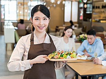 美女少妇厨房做饭激情｜厨房温馨时光：美食与爱的交响曲-1