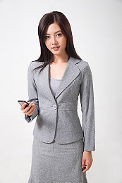 与亲女洗澡时伦了毛片｜浴场风波：家庭伦理与网络安全的双重拷问，伦理悲剧引发社会深思-1