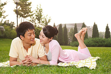 伟忠带梦莹回老家祭祖 奇思妙想｜传承创新，VR祭祖之旅：伟忠夫妇的家族文化新篇章-2