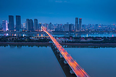 坠欲上集董欣果冻传媒入口｜情感探索之旅,年轻世代的文化碰撞-2