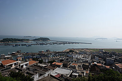 17吃瓜｜网络热议“17吃瓜”：揭开校园暴力现象的冰山一角