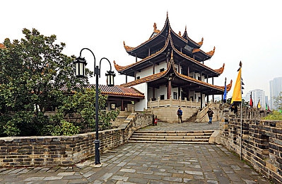 免费车车黄污车车网站｜网络守护者：抵制不良内容的冒险旅程-2