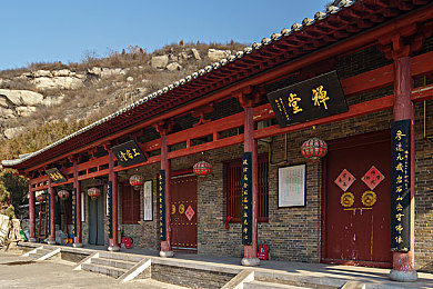 丝袜老师用脚帮我弄出来｜丝袜老师暖心举动，校园紧急时刻诠释师者仁心