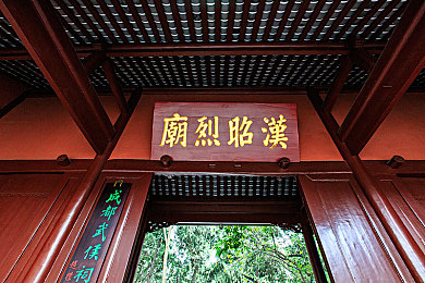 男生和女生打扑克网站｜男女玩家互动新潮流：扑克网站引热议，网络娱乐规范与挑战并存-4