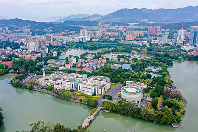 把校花 吊起来打屁股网站｜揭秘校花互动新玩法：“吊起来打屁股”网站趣味无限，带你体验别样欢乐时光-2
