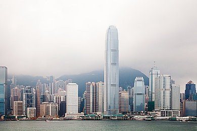 绿巨人污视频｜绿巨人污视频：揭秘网络暗涌中的惊悚暗流，观众警惕风险-3