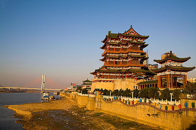 放荡人妻32部｜虚拟情感迷宫：32位人妻的奇幻冒险之旅-4