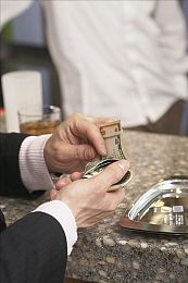 少妇被男按摩师按到高潮不断｜“按摩门事件再掀波澜：隐私保护与行业规范双重考验，消费者权益如何守护？”-3