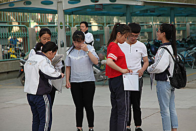 男生与女生一起差差差很痛的软件｜甜蜜挑战，默契互动：情侣共度游戏的浪漫时光-3
